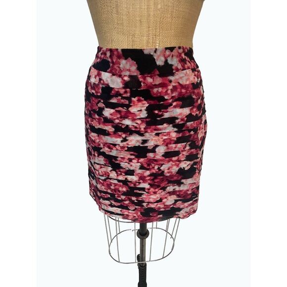 White House Black Market Pink Black Tiered Floral Skirt 8 - Picture 4 of 7